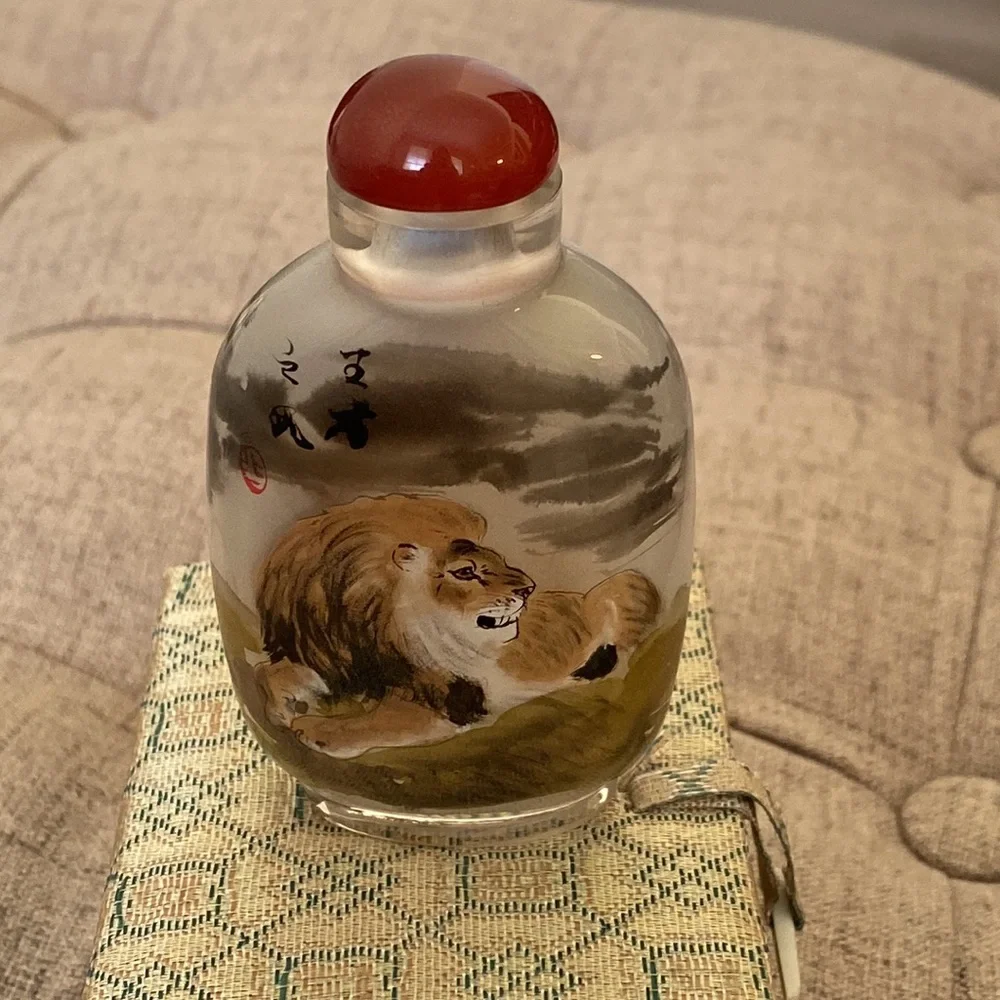 NWOT Chinese Reverse Painted Glass Snuff Bottle Double Scene Lion